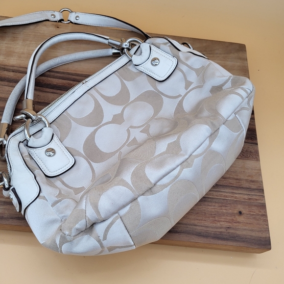 Coach Cream & Beige Bag, Detachable Strap, Double Zip Closure, VERY Substantial - Picture 3 of 12